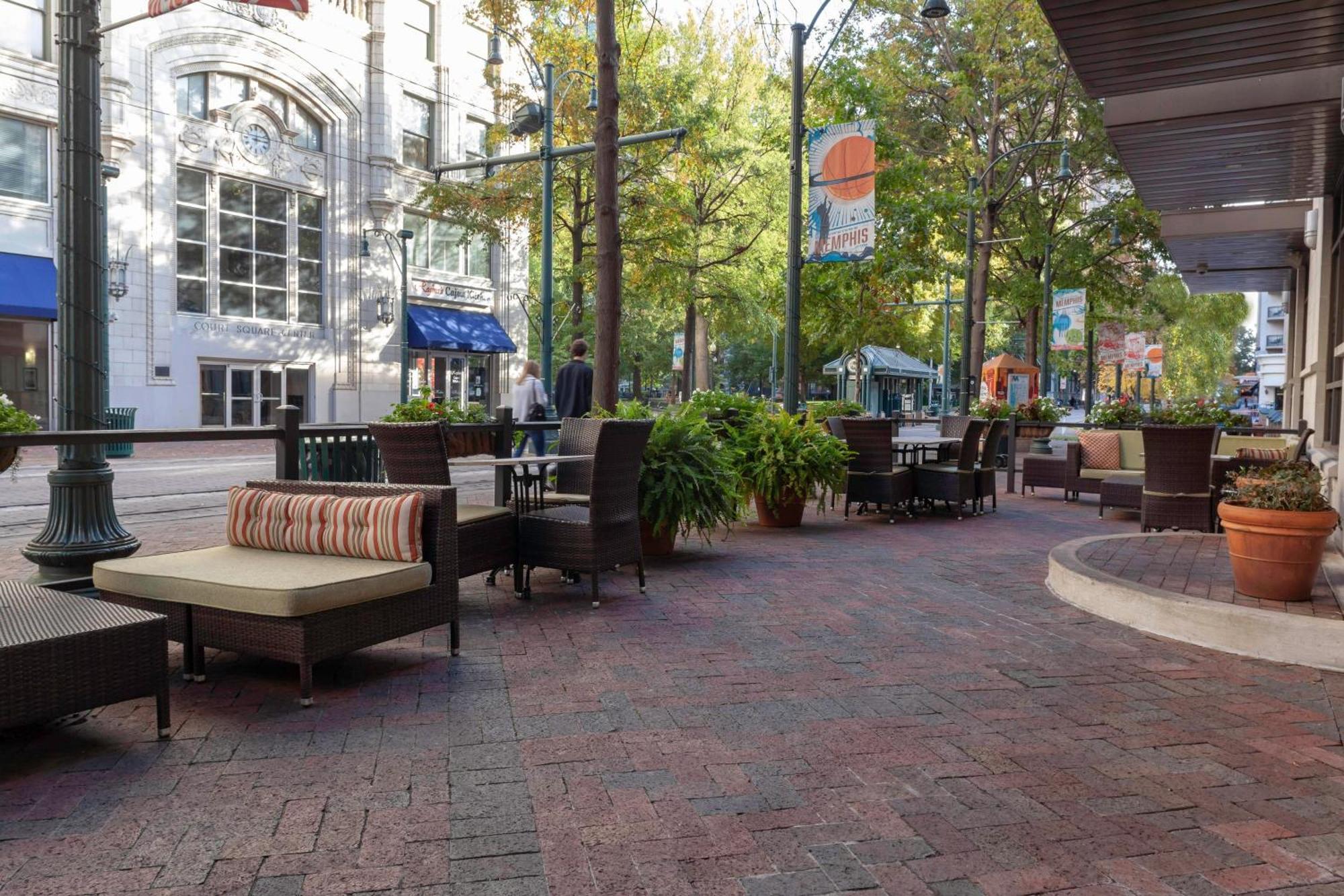 Отель Courtyard Memphis Downtown Экстерьер фото