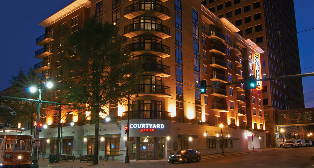 Отель Courtyard Memphis Downtown Экстерьер фото